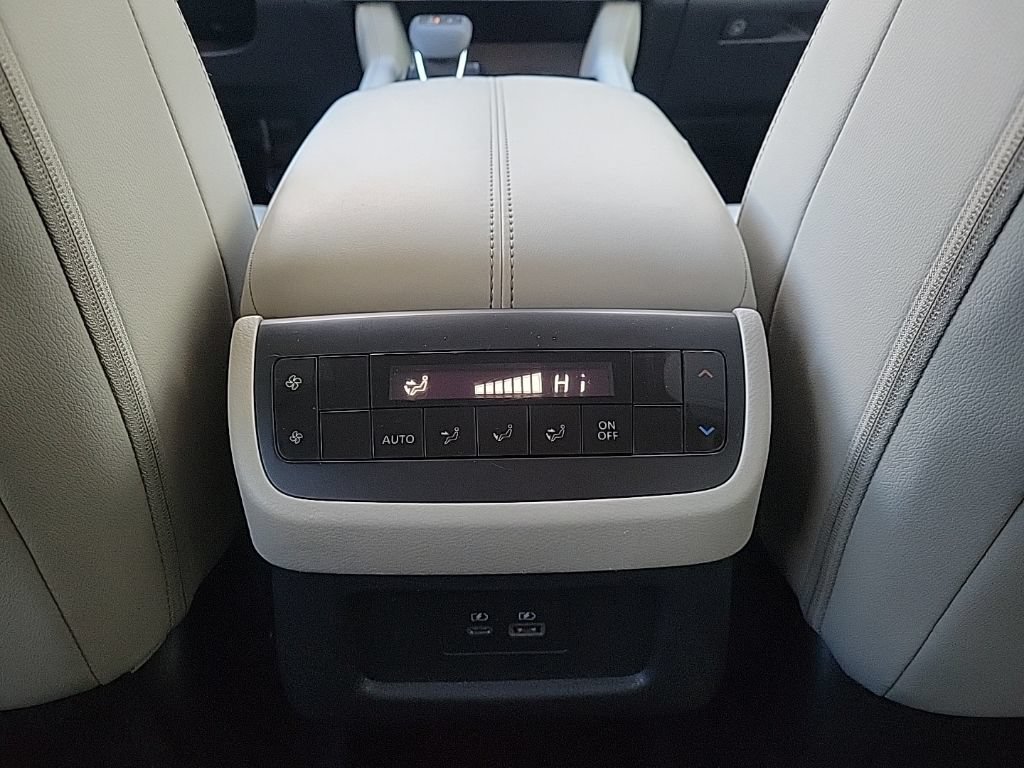 Used 2023 Nissan Pathfinder SL AWD/4WD image 26
