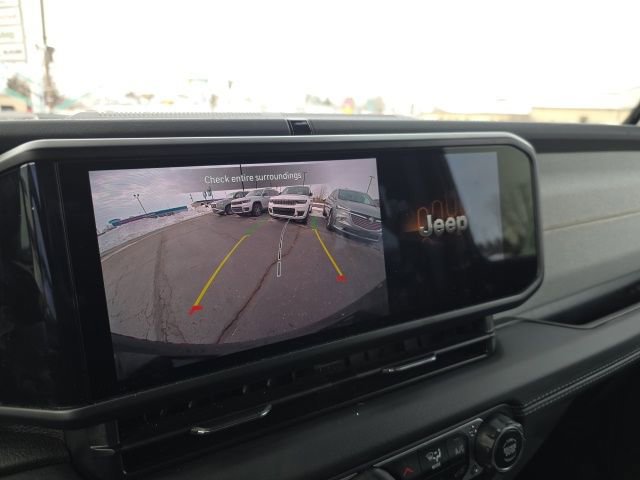 Used 2025 Jeep Wrangler Unlimited Sahara w/ Safety Group image 23