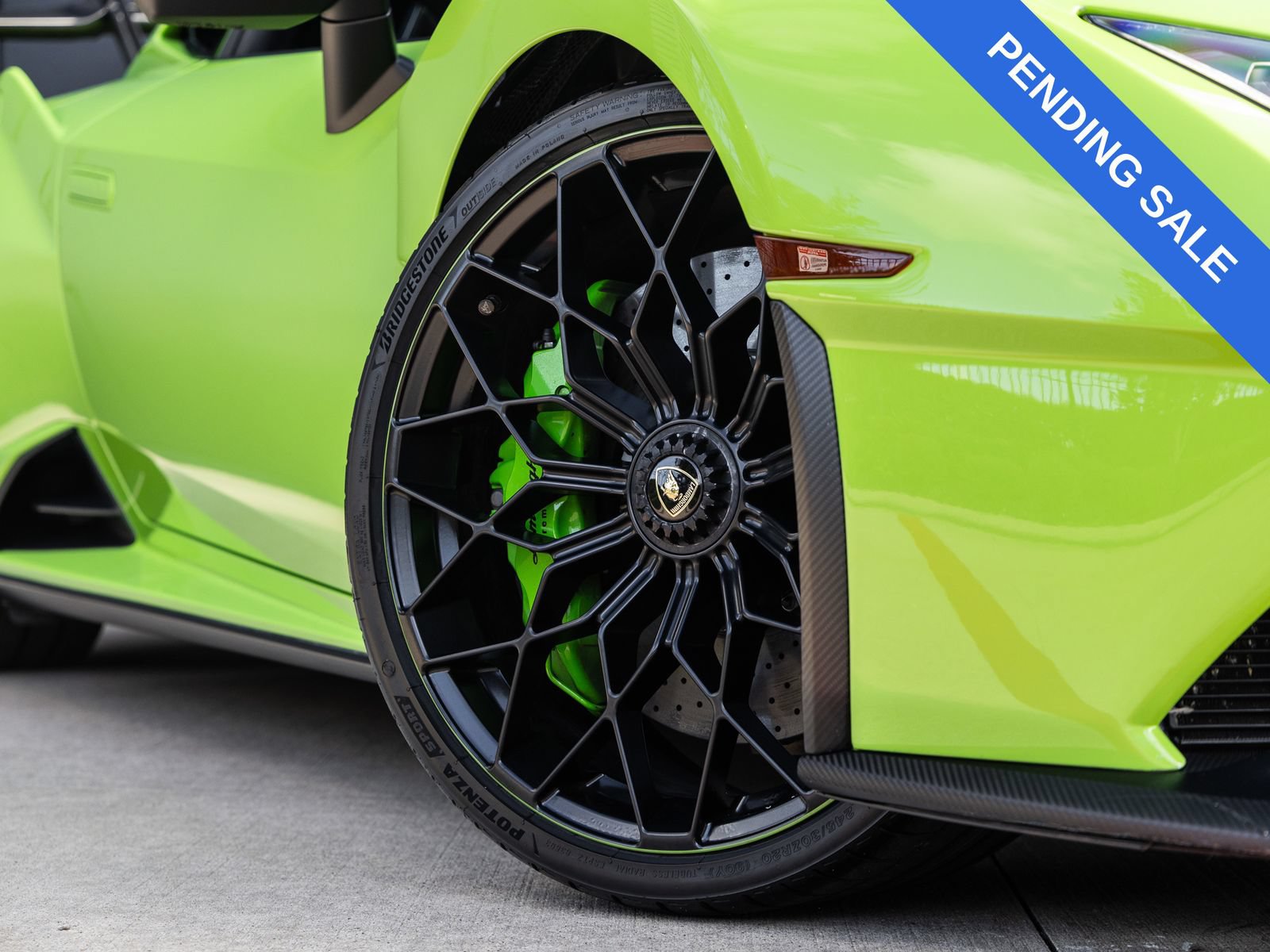 Used 2023 Lamborghini Huracan STO RWD image 39