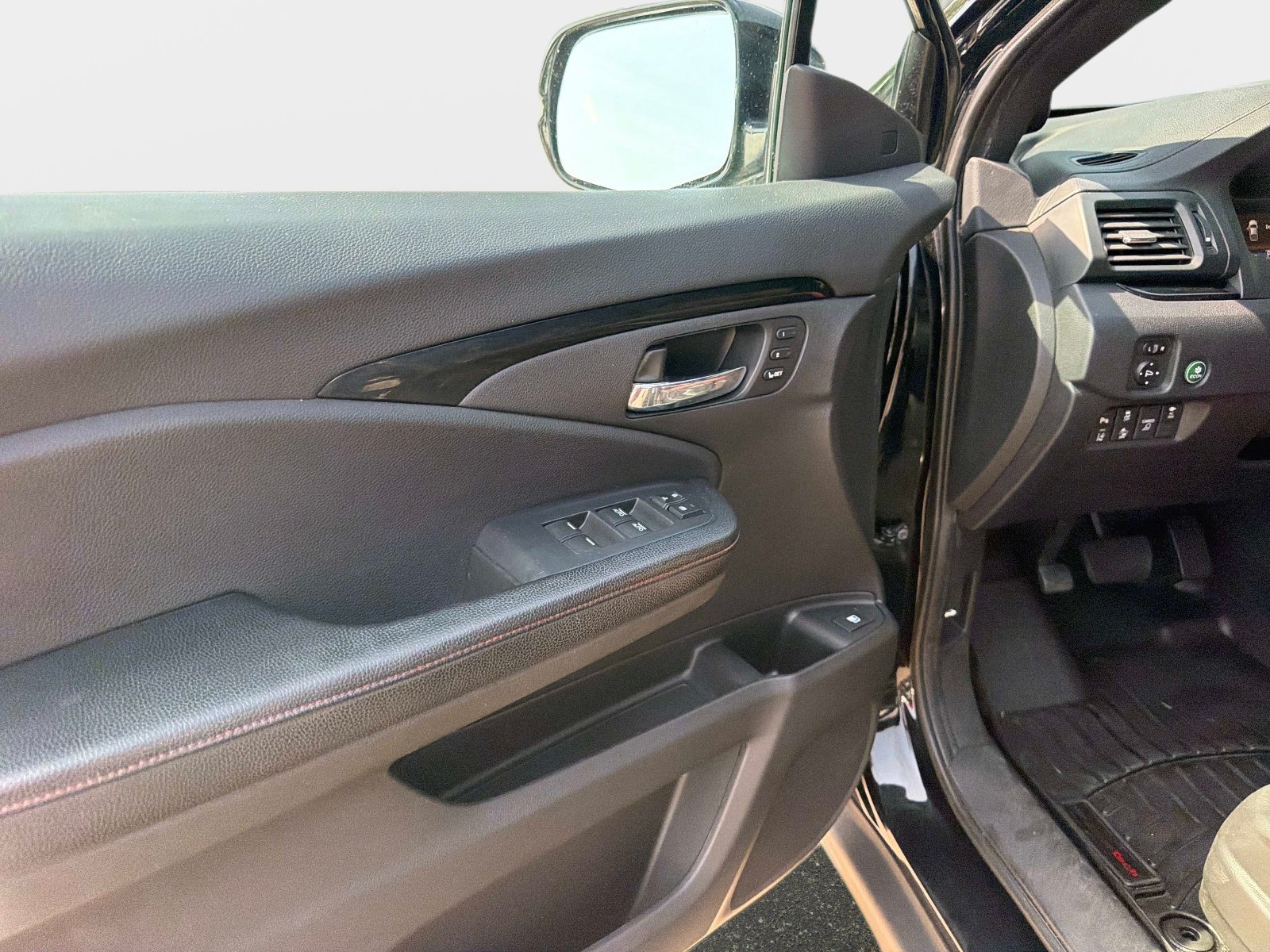 Used 2019 Honda Ridgeline Black Edition image 18