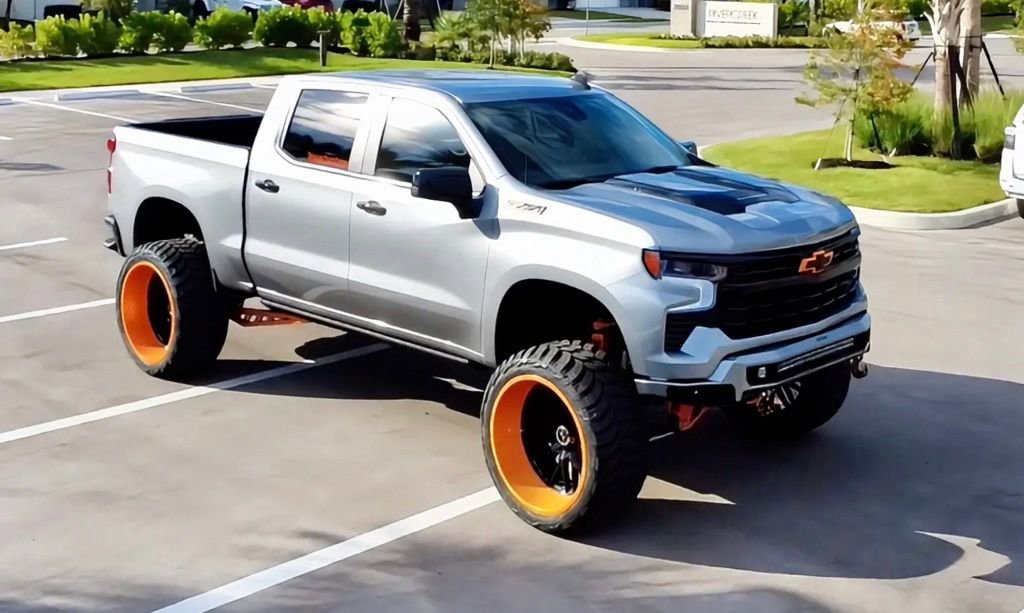 Used 2025 Chevrolet Silverado 1500 LT Trail Boss AWD/4WD image 4