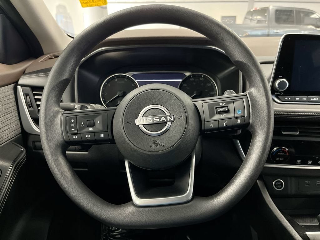 Used 2023 Nissan Rogue SV AWD/4WD image 16