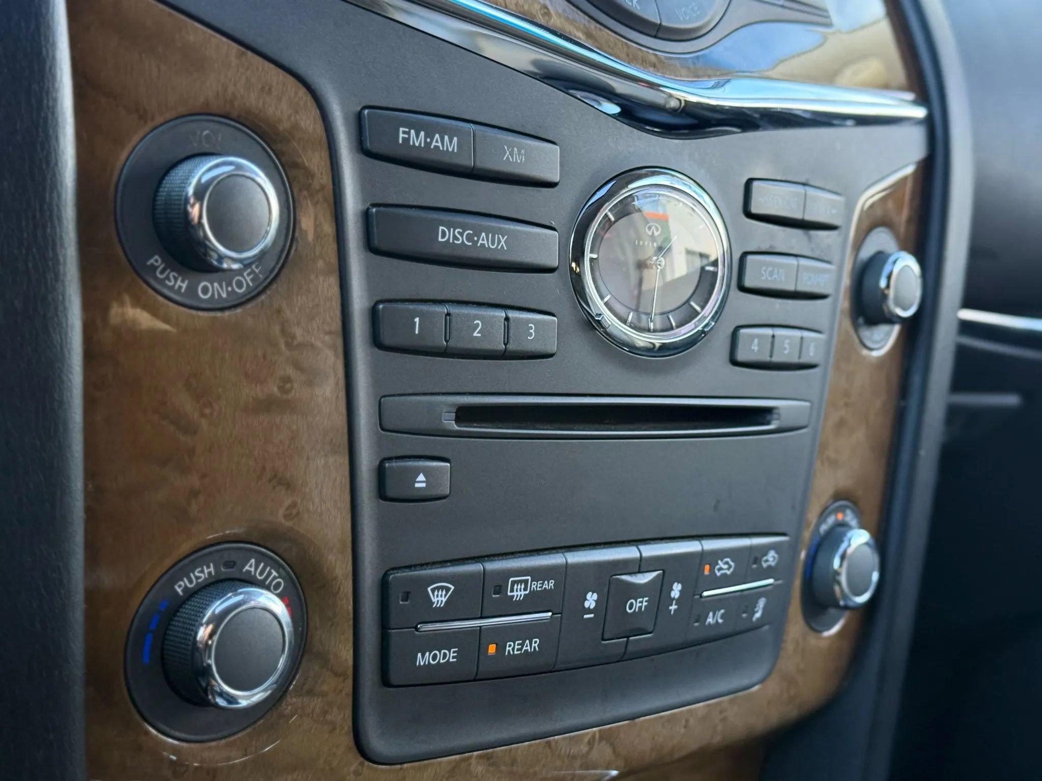 Used 2014 INFINITI QX80 4WD w/ Theater Package image 15