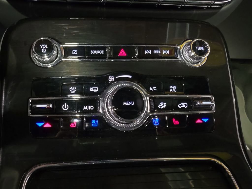 Used 2022 Lincoln Nautilus Reserve AWD/4WD image 17