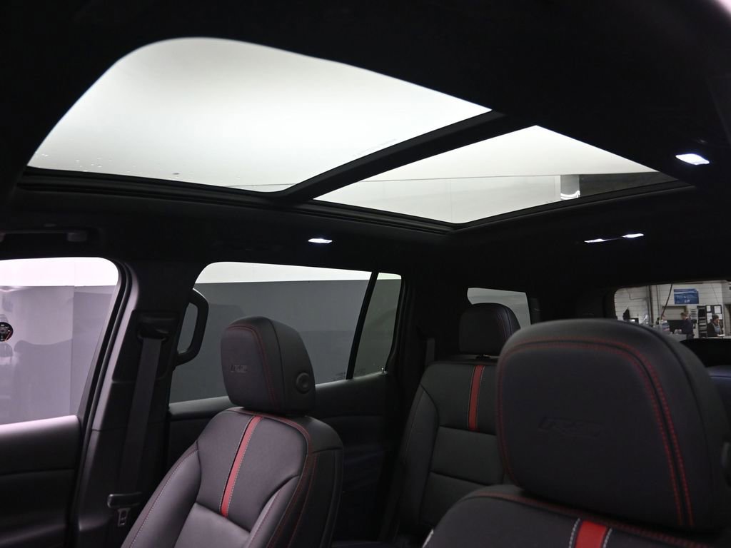 Used 2024 Chevrolet Traverse RS w/ LPO, Floor Liner Package image 19