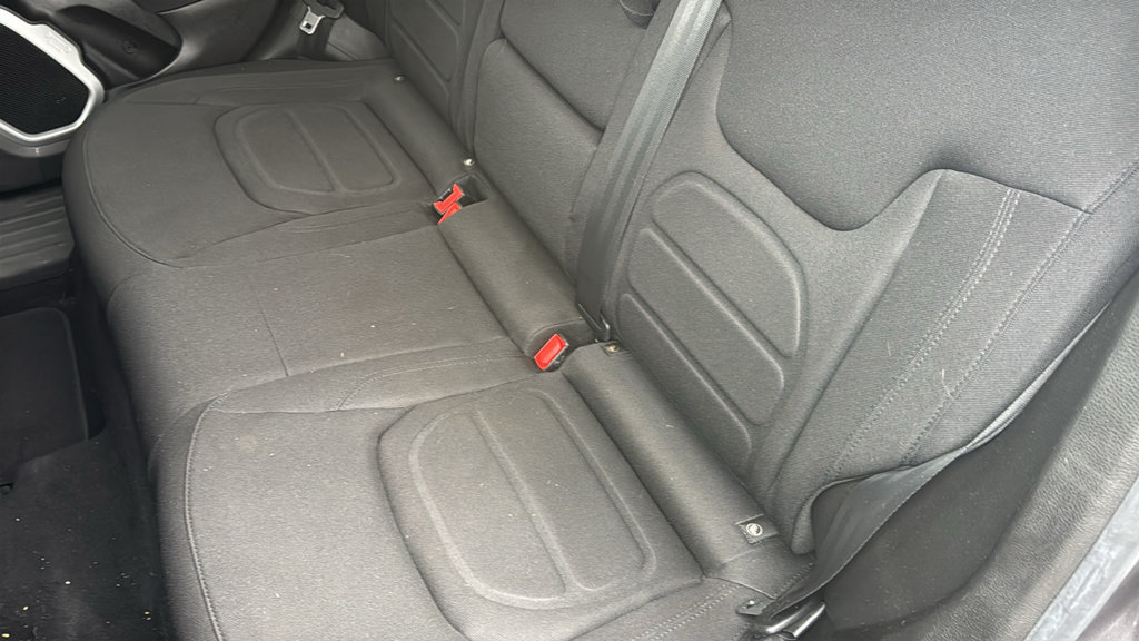 Used 2018 Jeep Renegade Latitude w/ Popular Equipment Group AWD/4WD image 32