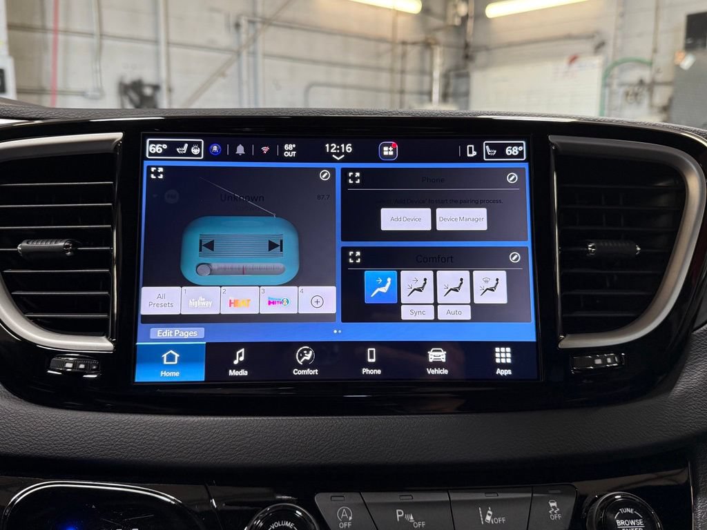 Used 2026 Chrysler Pacifica Select FWD image 11