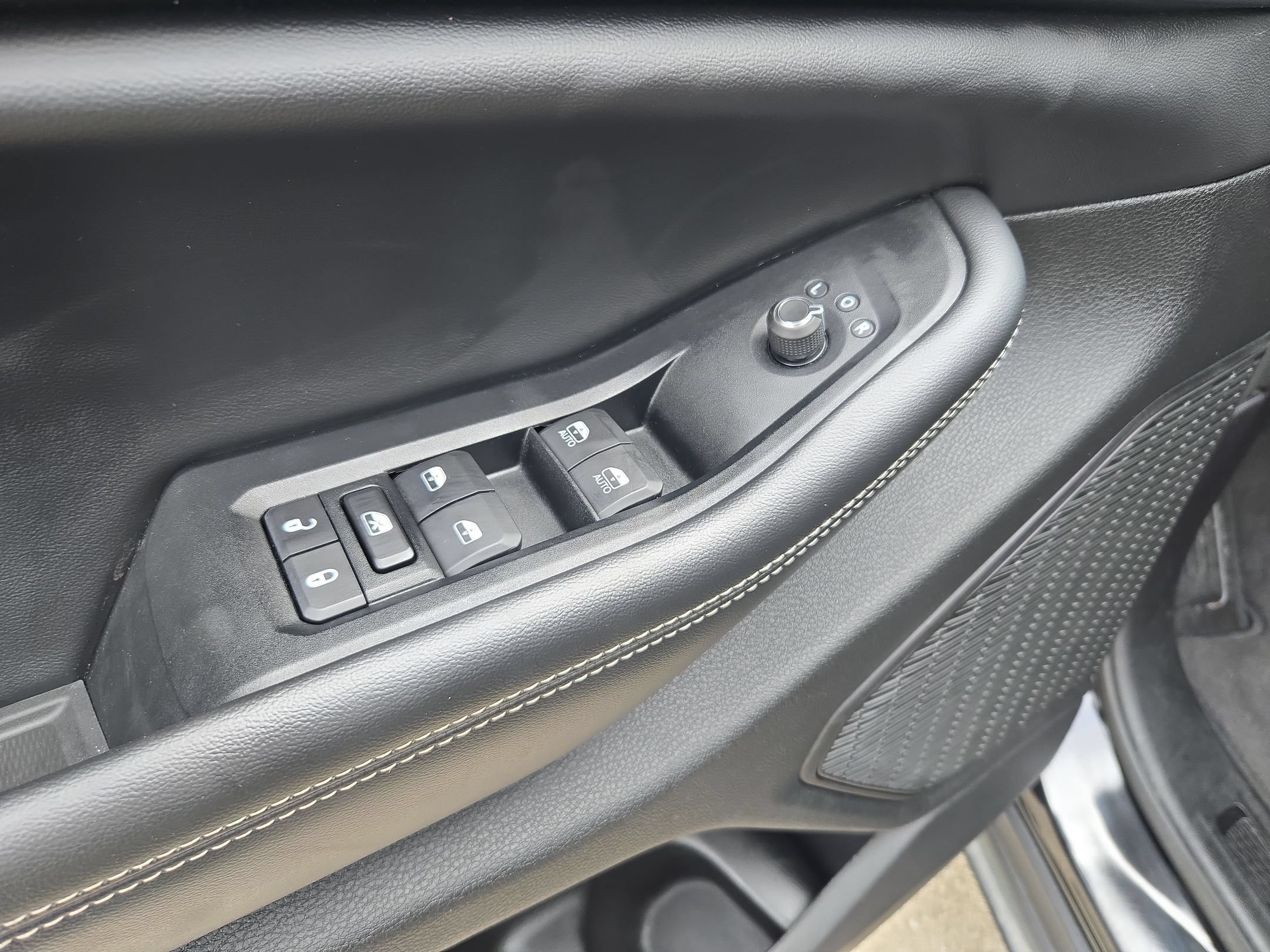 Used 2023 Jeep Grand Cherokee Altitude AWD/4WD image 12