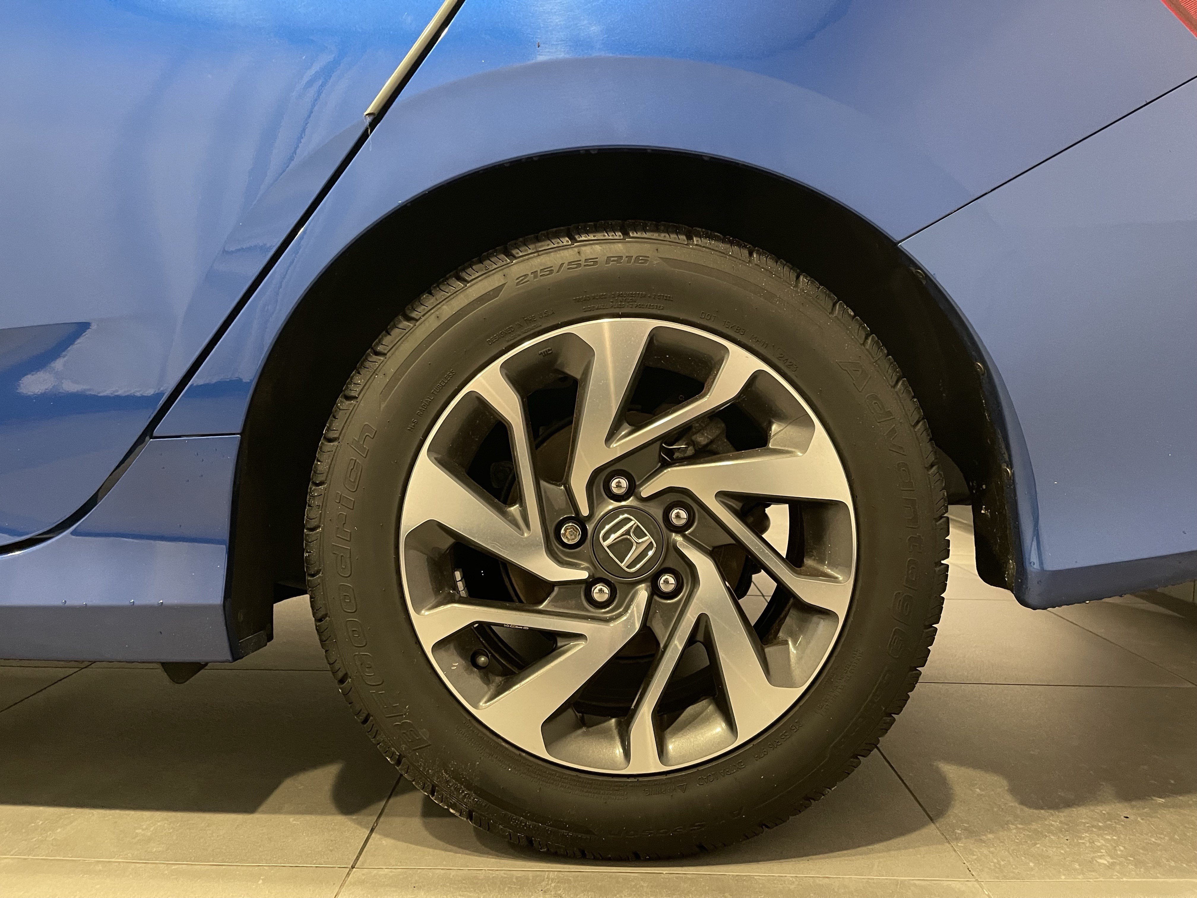 Used 2018 Honda Civic EX image 9