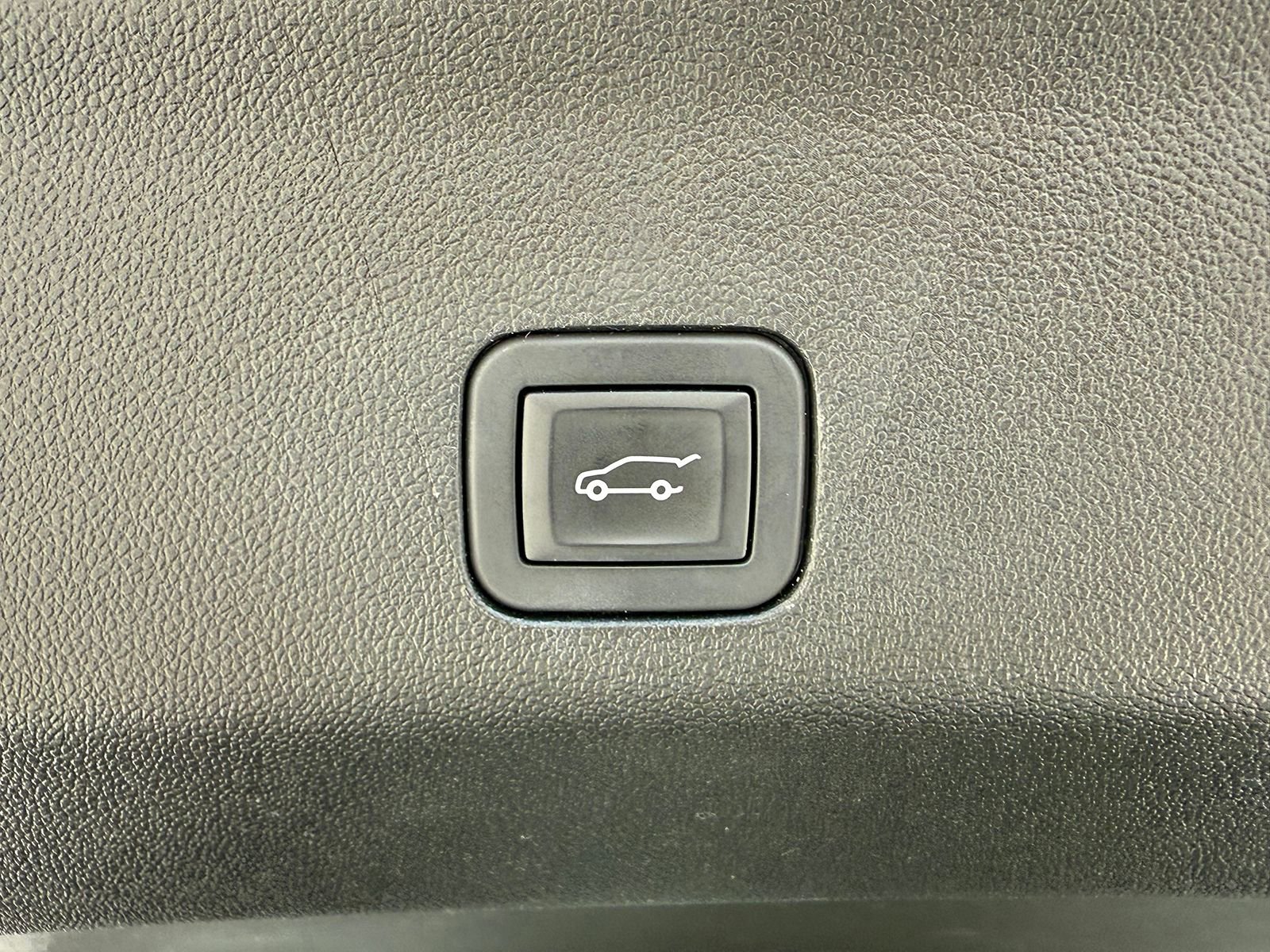Certified 2024 Cadillac Escalade Premium Luxury AWD/4WD image 13