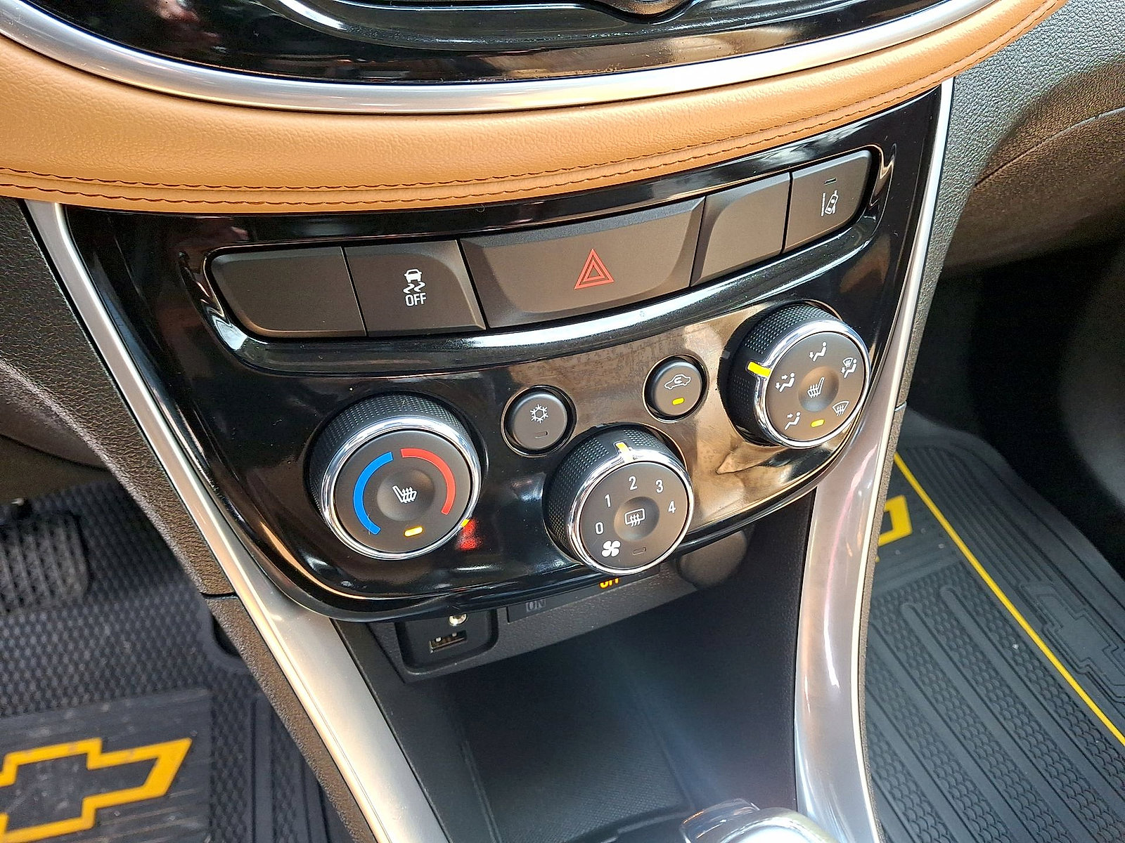 Used 2020 Chevrolet Trax Premier AWD/4WD image 19