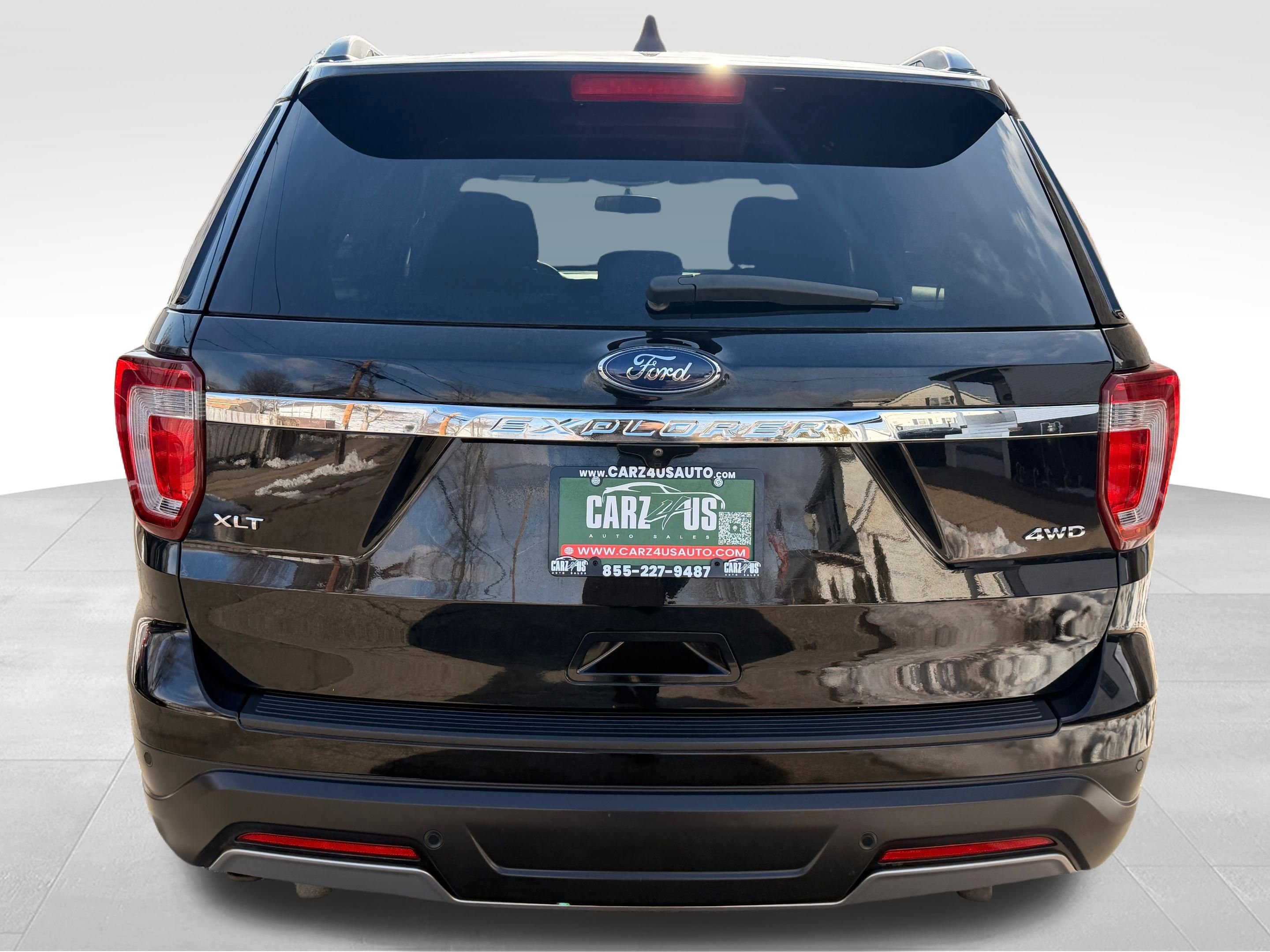 Used 2019 Ford Explorer XLT image 8