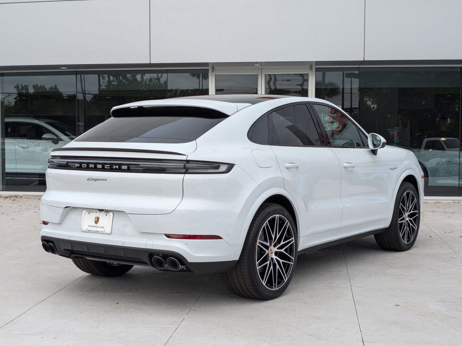 Certified 2025 Porsche Cayenne E-Hybrid image 10