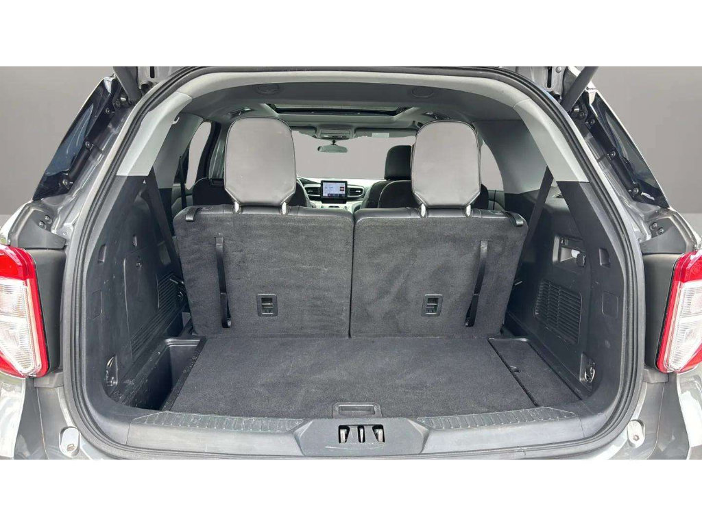 Used 2023 Ford Explorer XLT w/ Equipment Group 202A AWD/4WD image 9