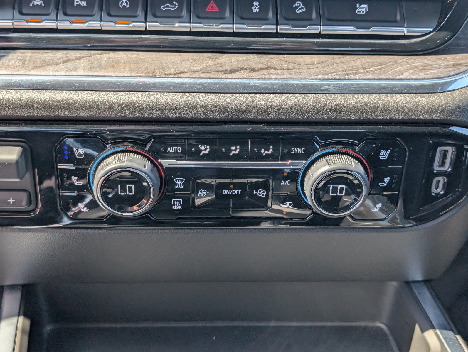 Used 2024 Chevrolet Silverado 1500 LTZ AWD/4WD image 21