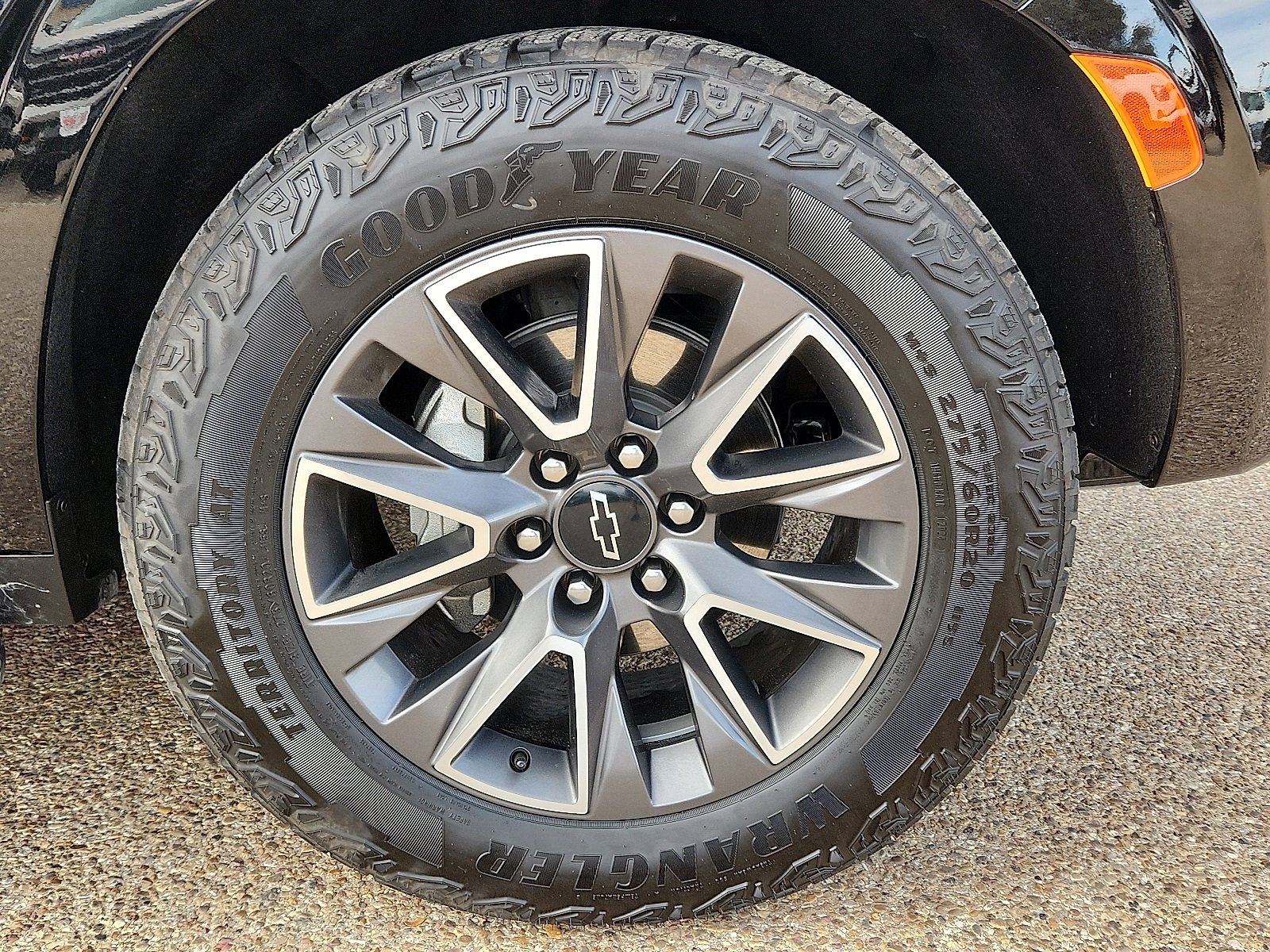 Used 2024 Chevrolet Tahoe Z71 w/ Off-Road Capability Package image 7