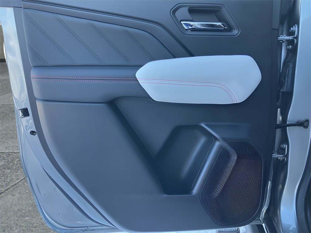 Used 2024 GMC Canyon AT4X image 43