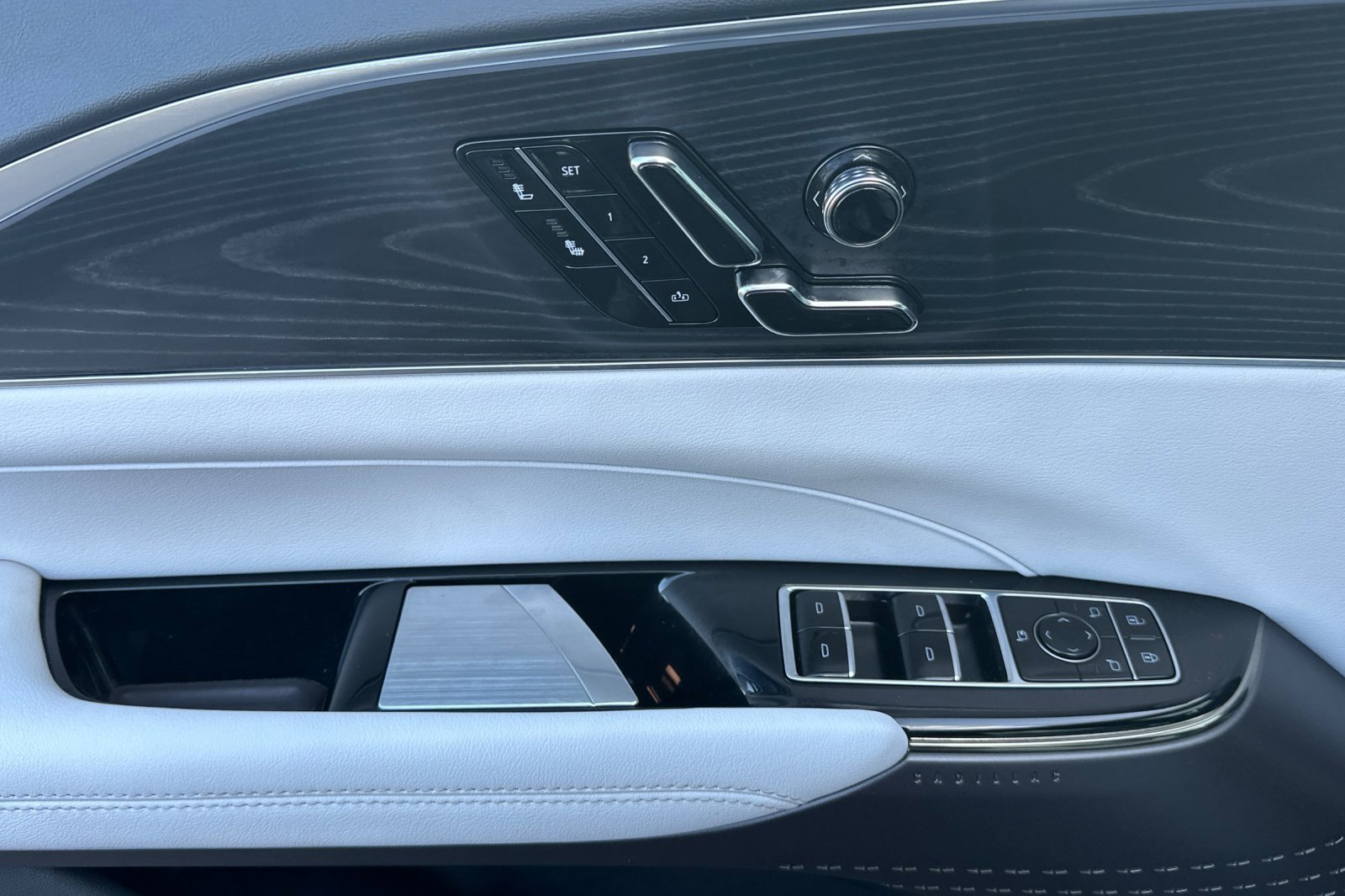 Certified 2025 Cadillac Lyriq Luxury image 10