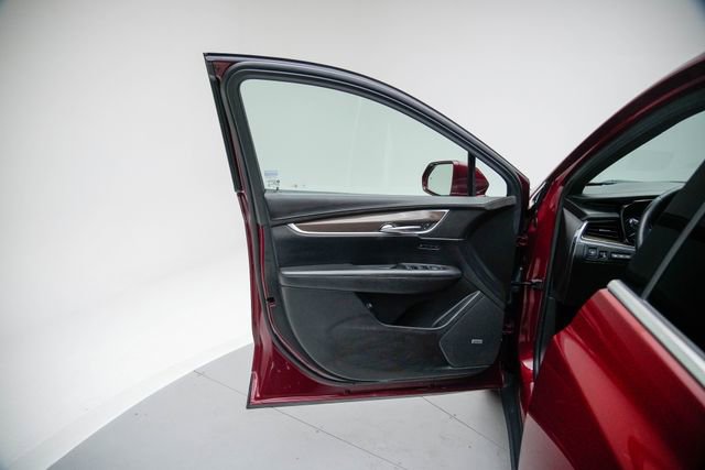Used 2017 Cadillac XT5 Platinum w/ Driver Assist Package image 22