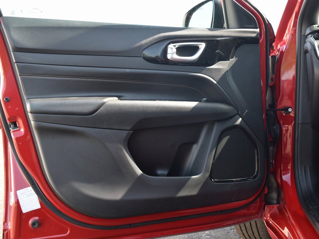 Used 2023 Jeep Compass Limited image 25