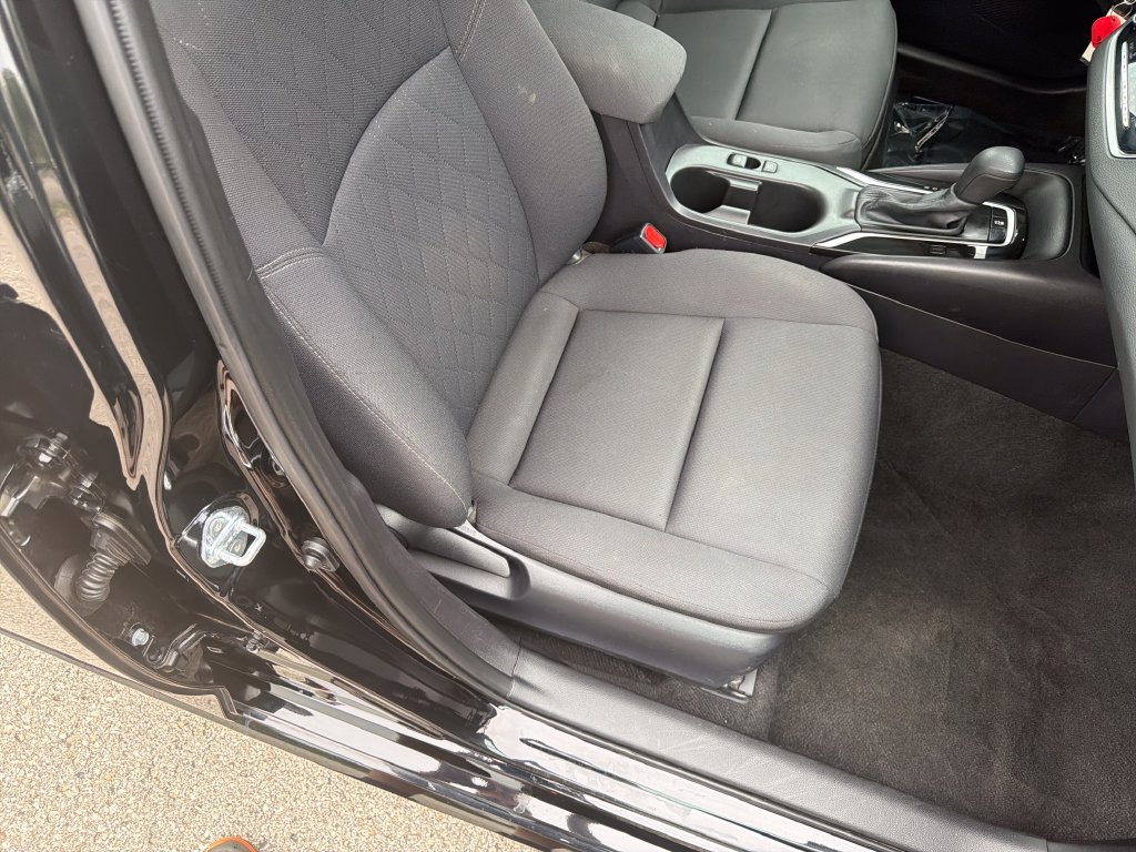Used 2025 Toyota Corolla LE FWD image 42