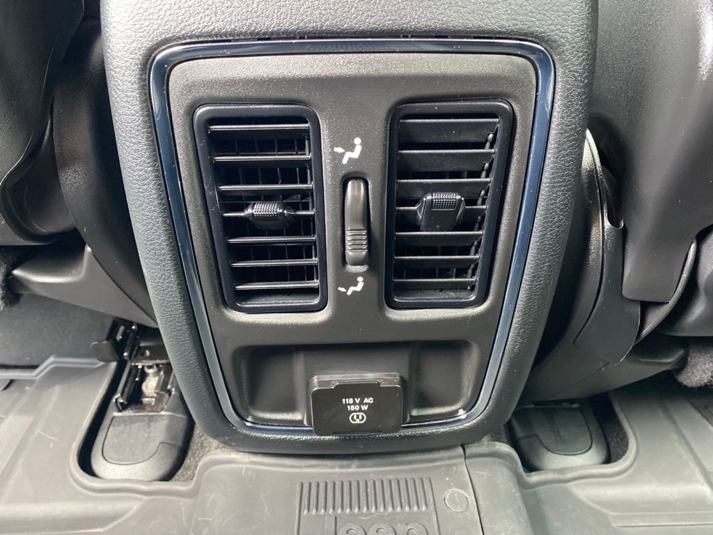 Used 2022 Jeep Grand Cherokee Laredo X AWD/4WD image 32