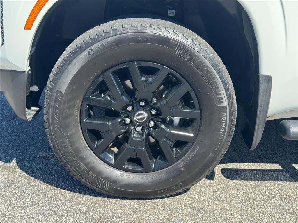 Certified 2023 Nissan Frontier SV w/ Midnight Edition Package image 9