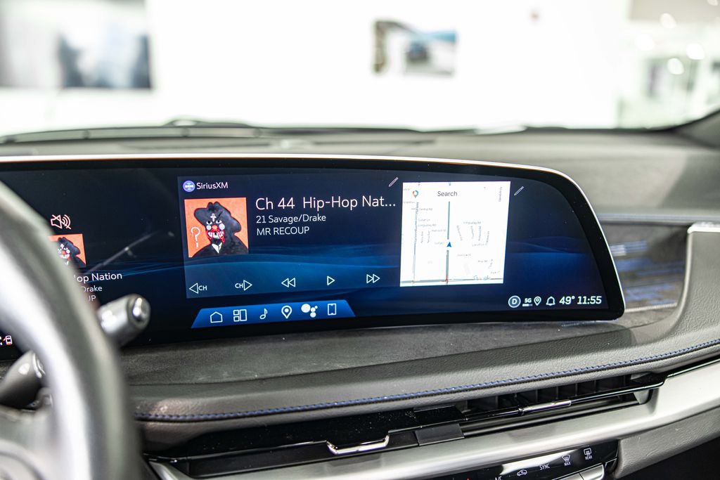 Used 2025 Cadillac XT4 Sport image 28