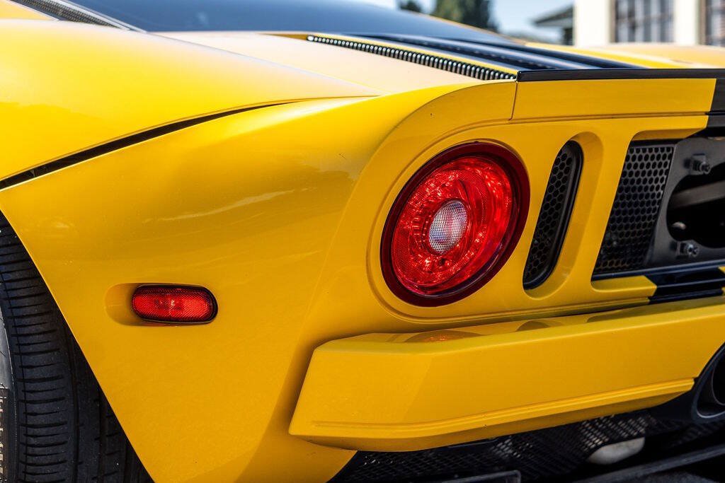 Used 2006 Ford GT RWD image 39