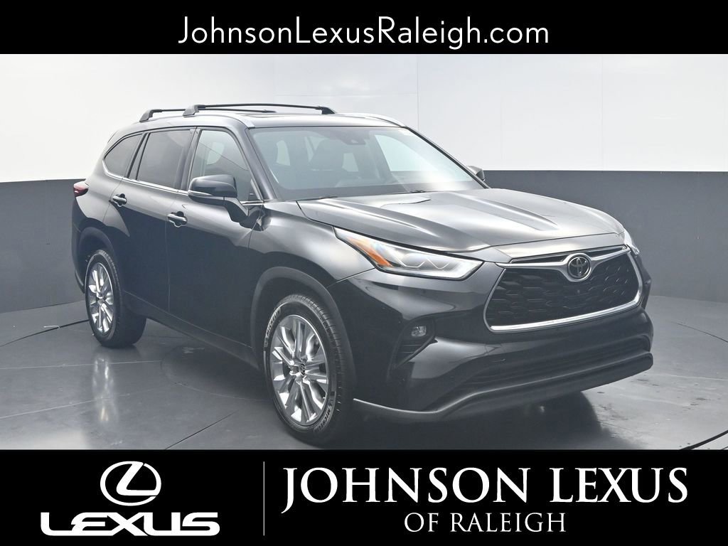 Used 2021 Toyota Highlander Limited image 3