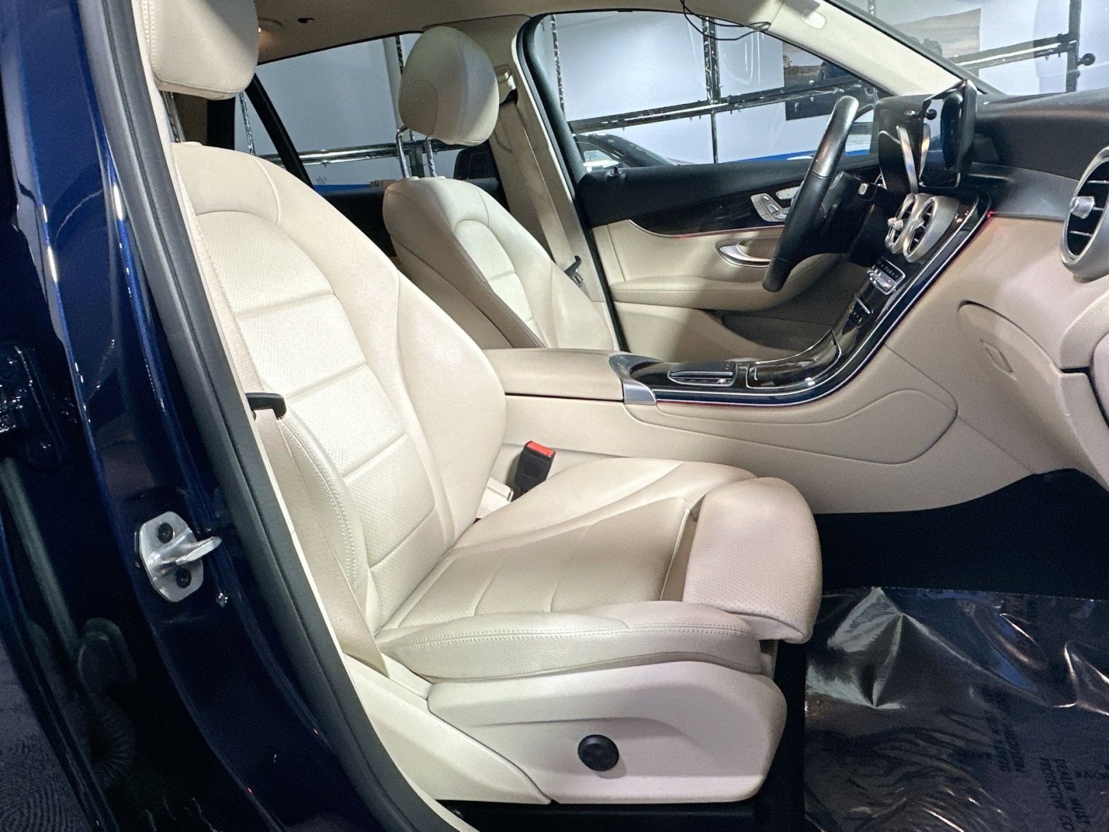 Used 2021 Mercedes-Benz GLC 300 4MATIC w/ Multimedia Package image 37