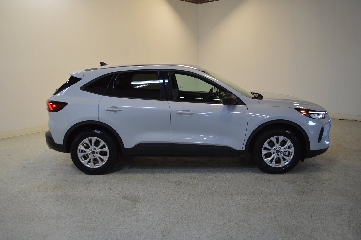 Used 2025 Ford Escape Active FWD image 2