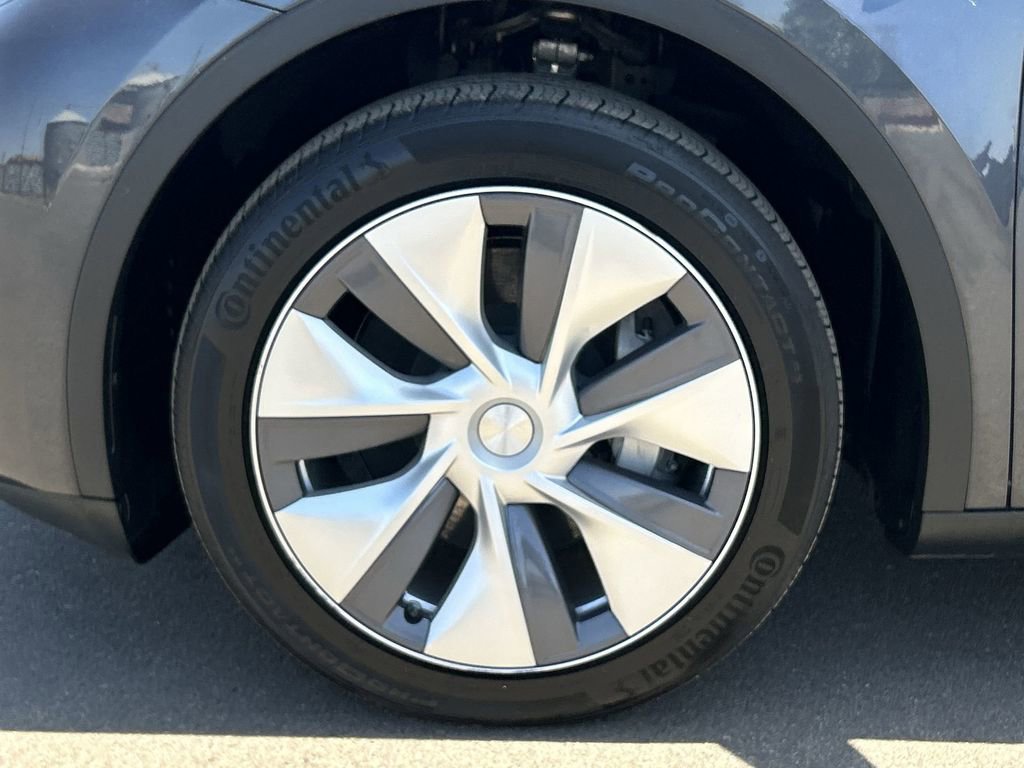 Used 2024 Tesla Model Y Long Range AWD/4WD image 34
