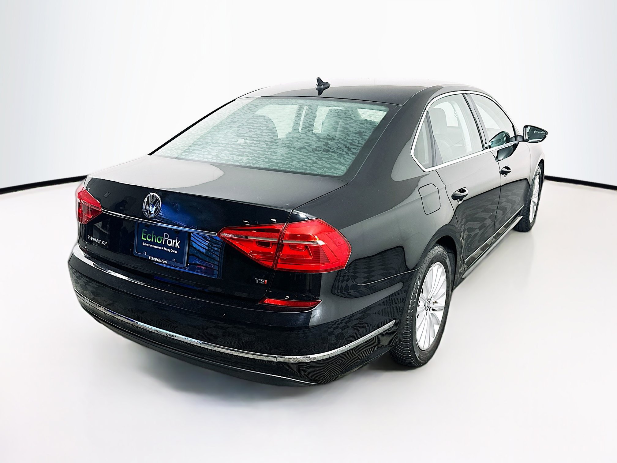 Used 2016 Volkswagen Passat 1.8T SE FWD image 9