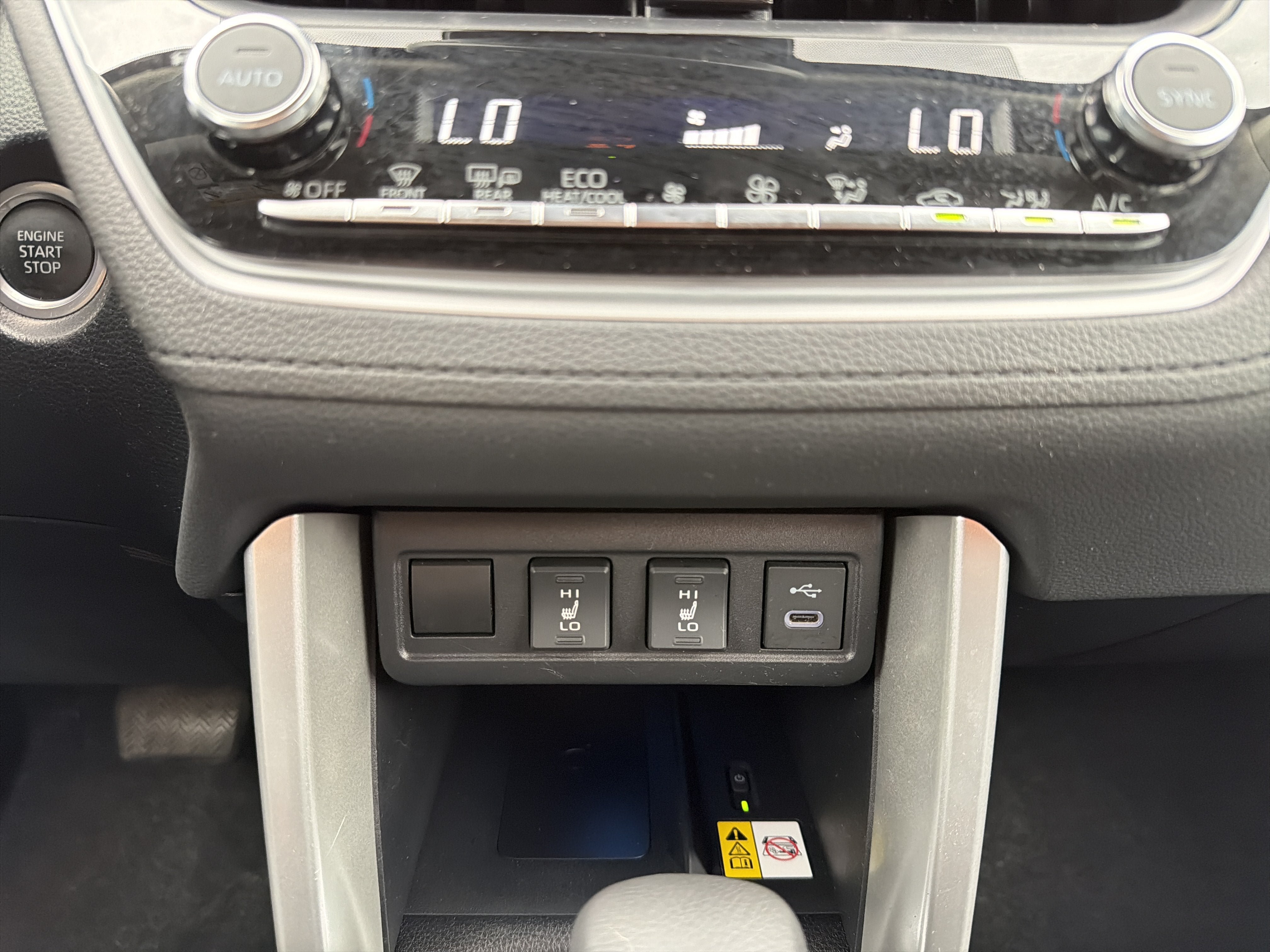 Used 2023 Toyota Corolla Cross XLE w/ Convenience Package AWD/4WD image 18