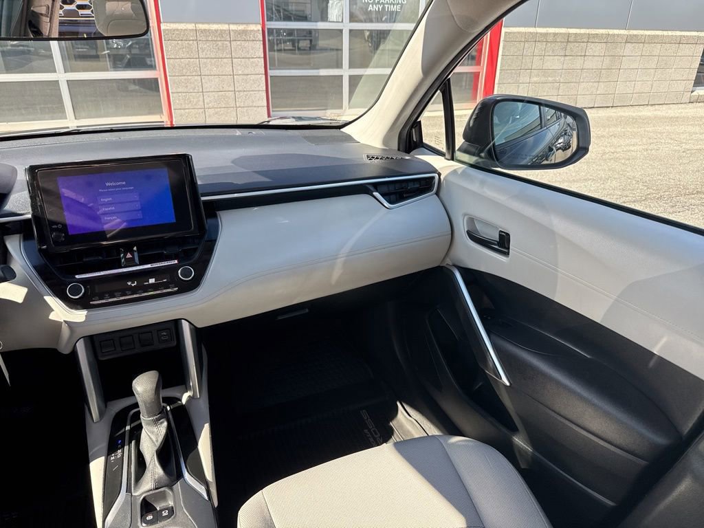 Used 2023 Toyota Corolla Cross L image 13