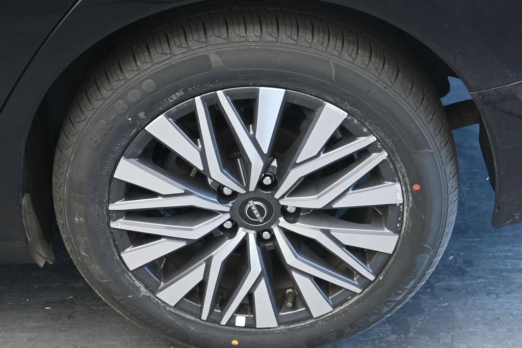 Used 2025 Nissan Altima 2.5 SV FWD image 12
