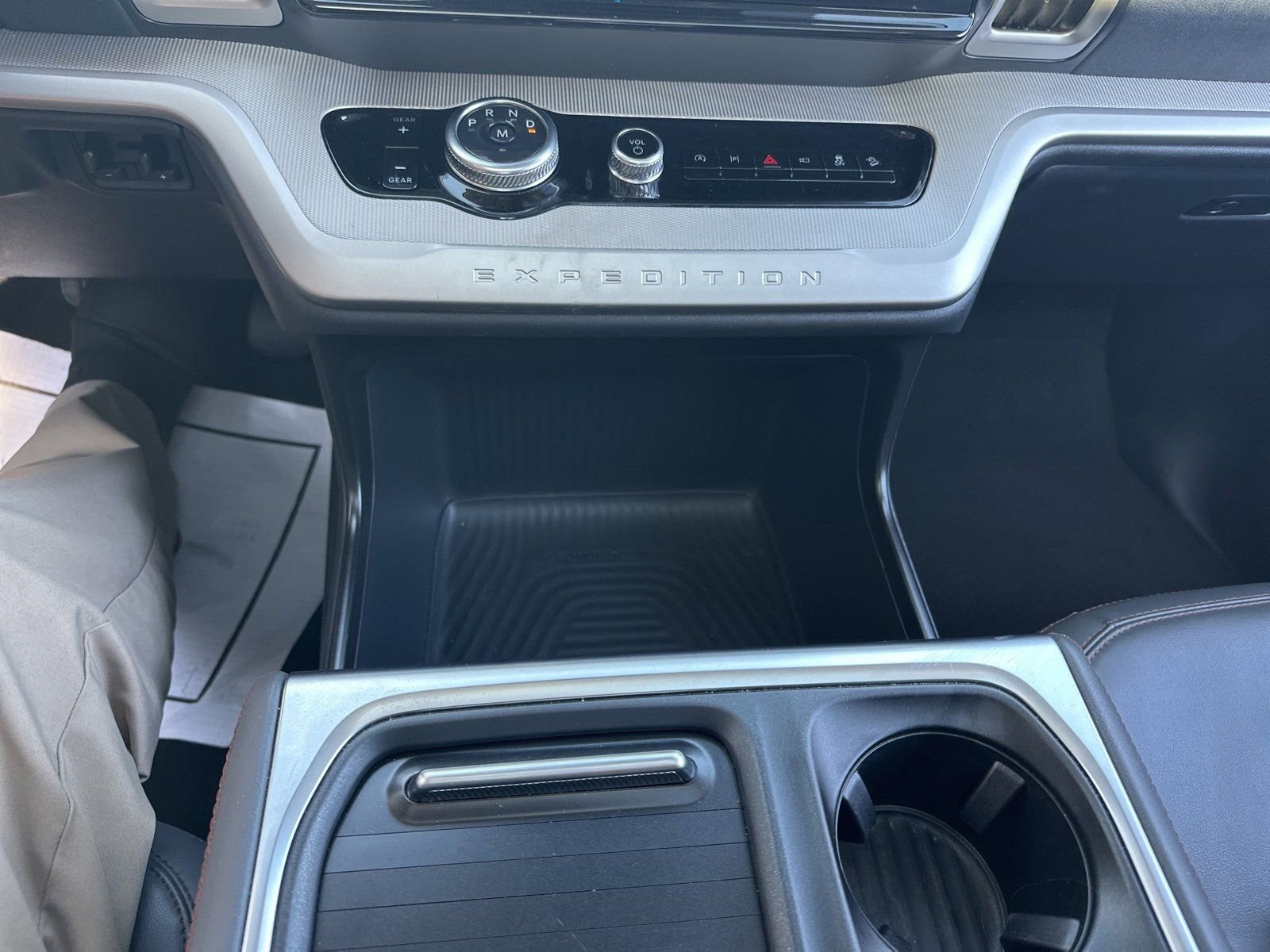 Used 2025 Ford Expedition Active image 27