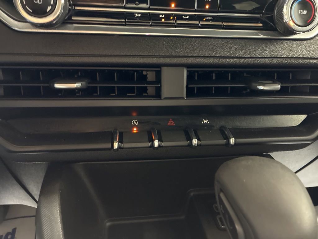 Used 2024 Chevrolet Colorado W/T image 17