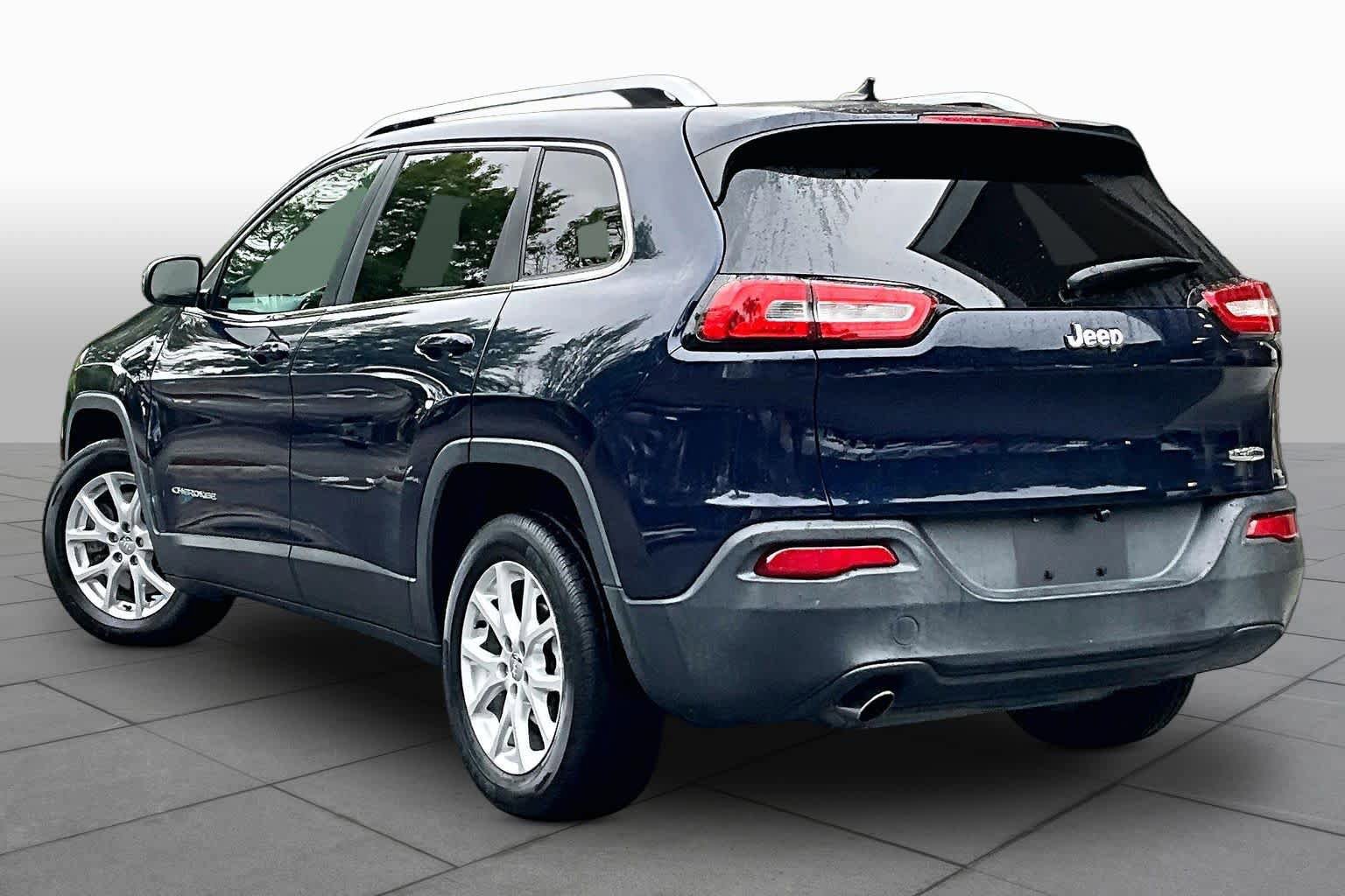 Used 2014 Jeep Cherokee Latitude w/ Cold Weather Group FWD image 13