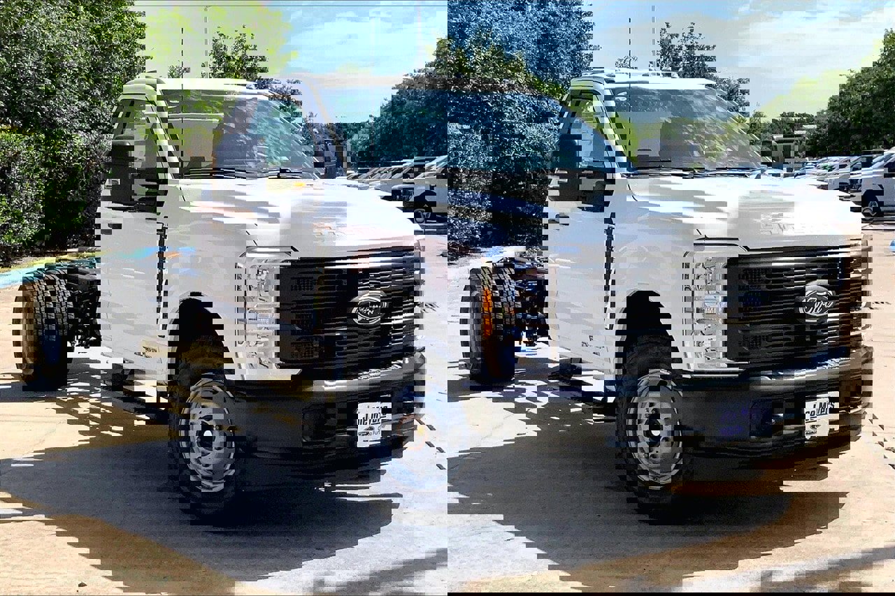 New 2025 Ford F350 XL image 1