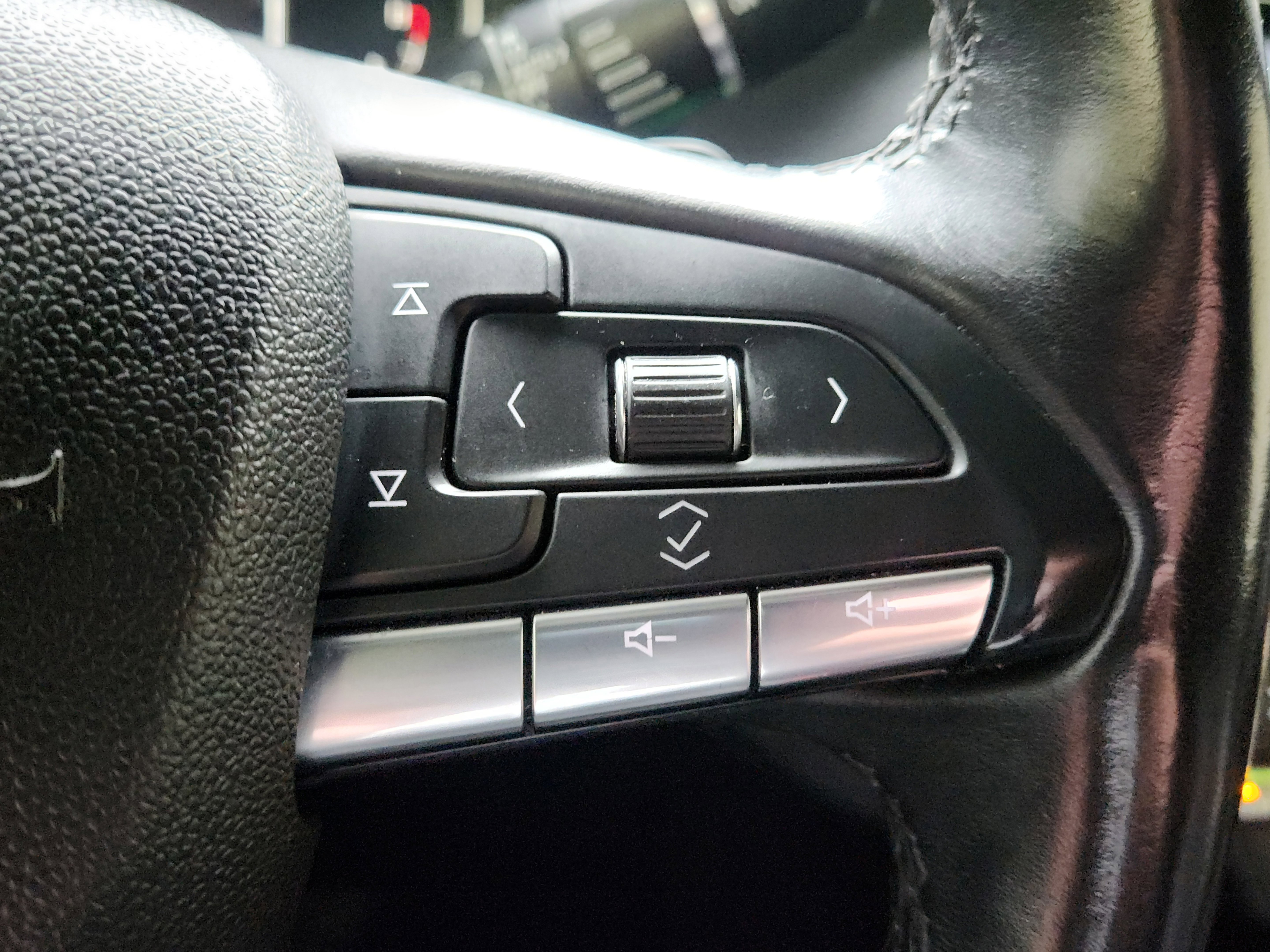 Used 2023 Cadillac XT4 Premium Luxury AWD/4WD image 17