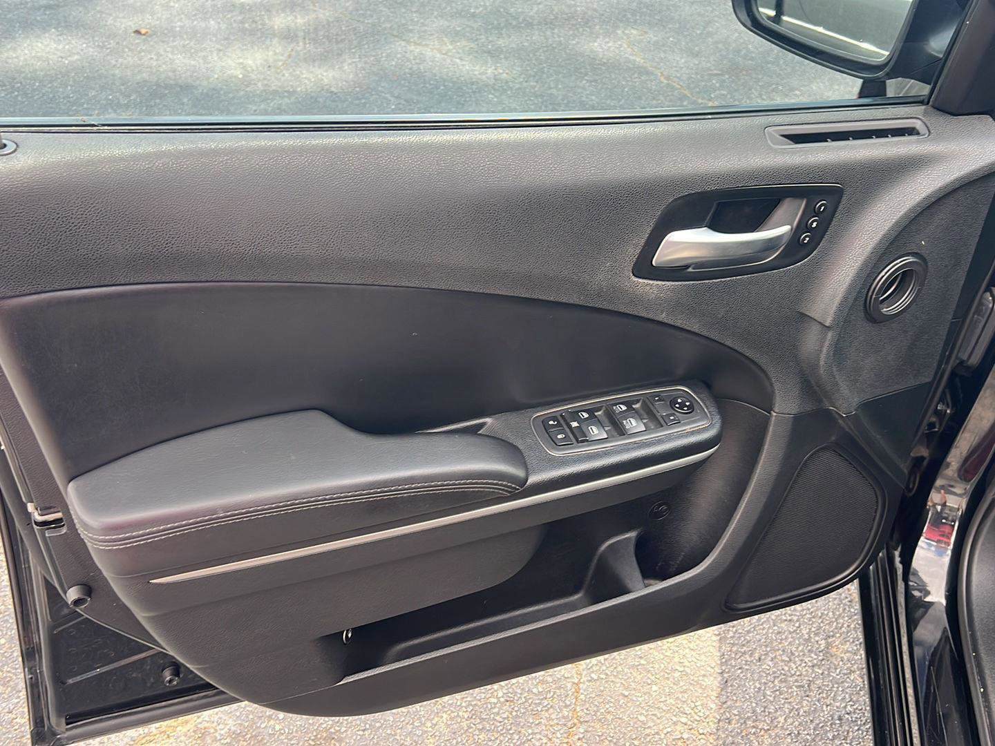Used 2019 Dodge Charger SXT w/ Leather Interior Group image 17