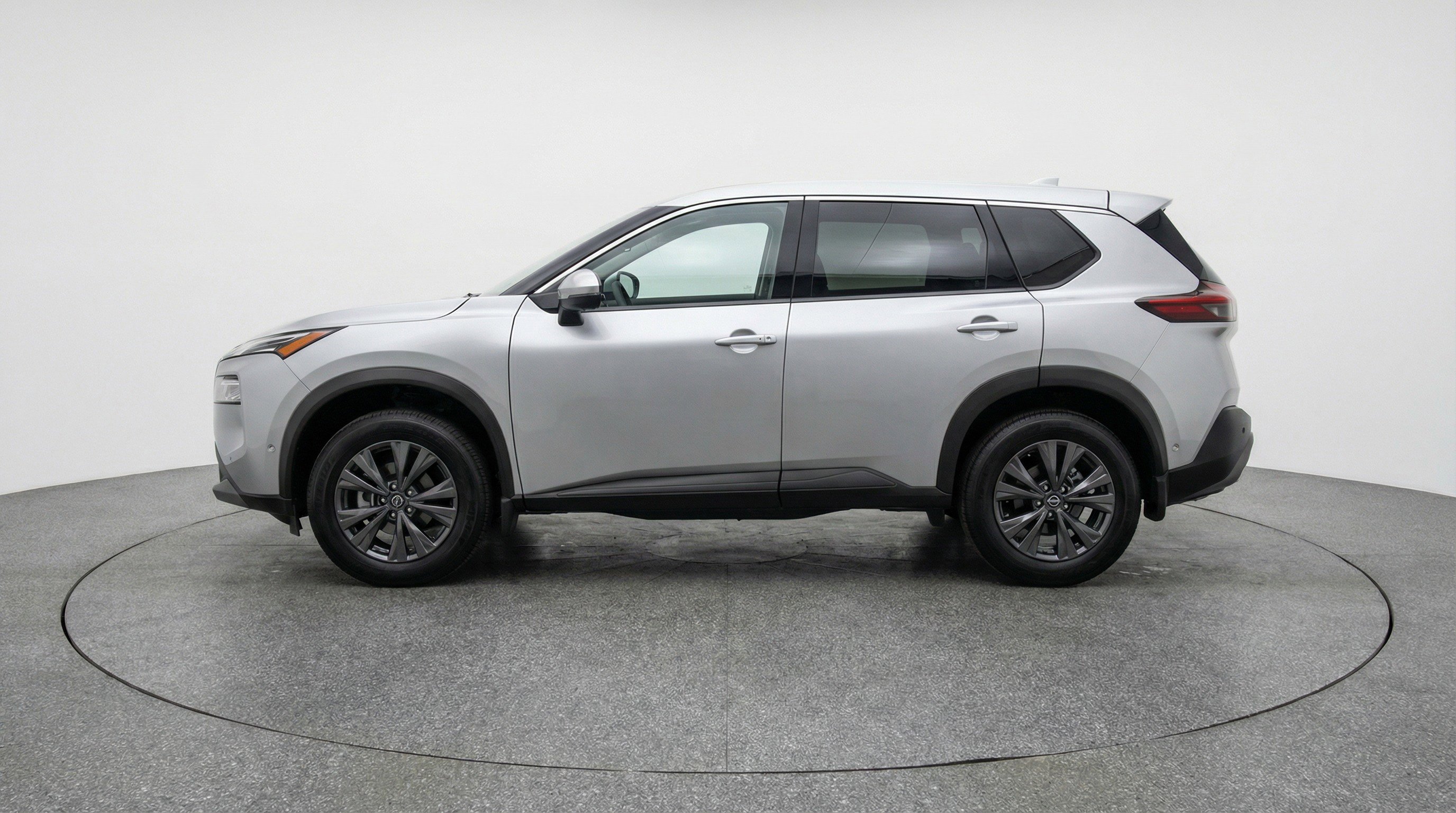 Used 2025 Nissan Rogue SV image 5