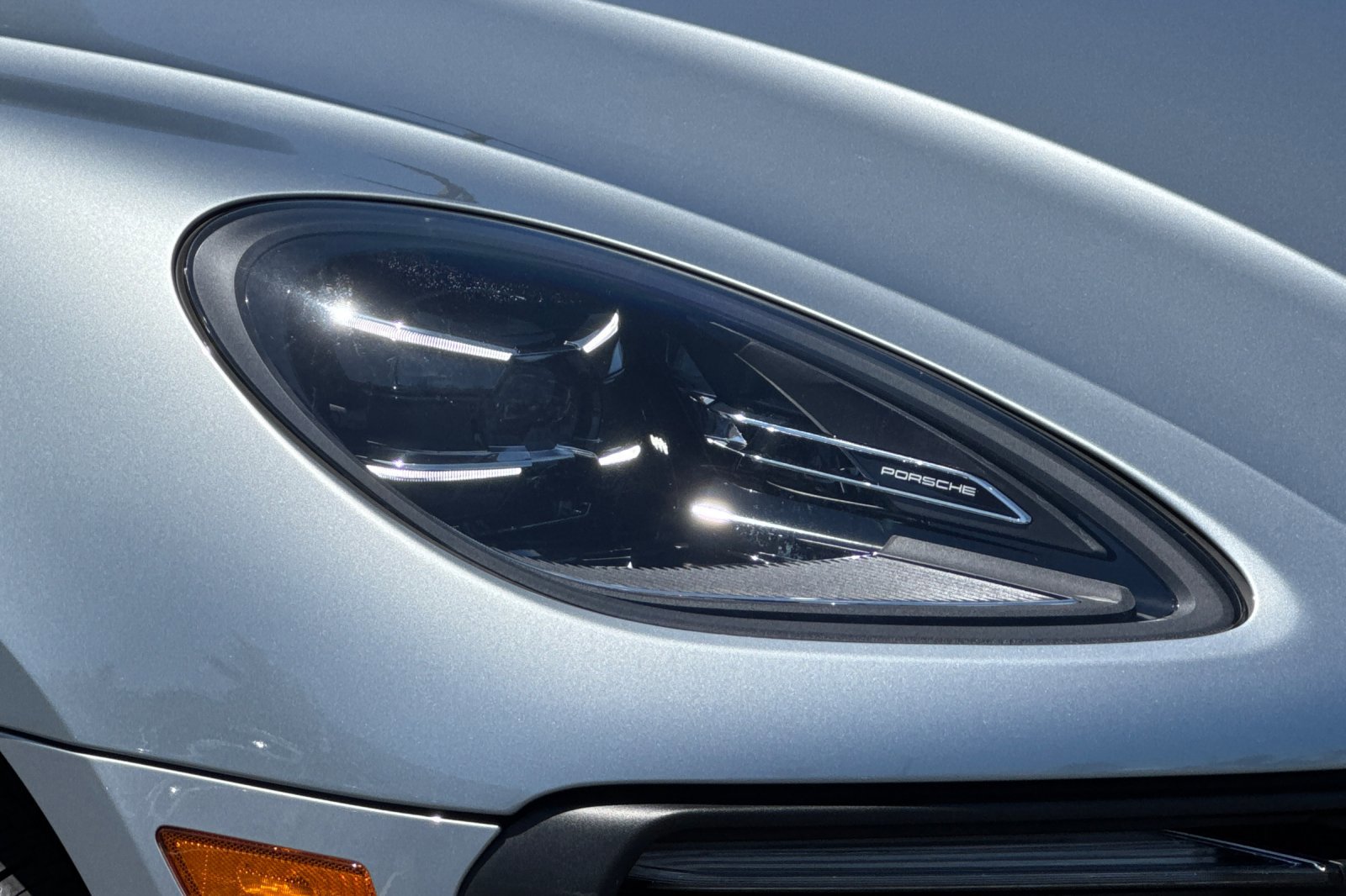 Used 2022 Porsche Macan AWD/4WD image 11
