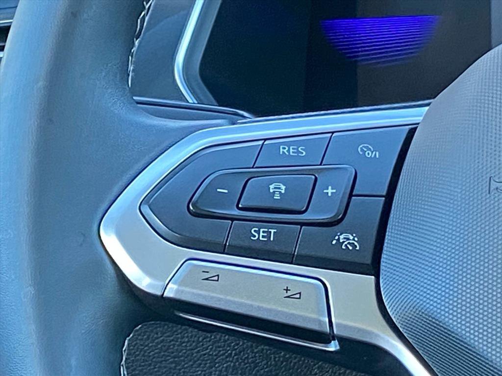 Certified 2022 Volkswagen Tiguan SE image 6