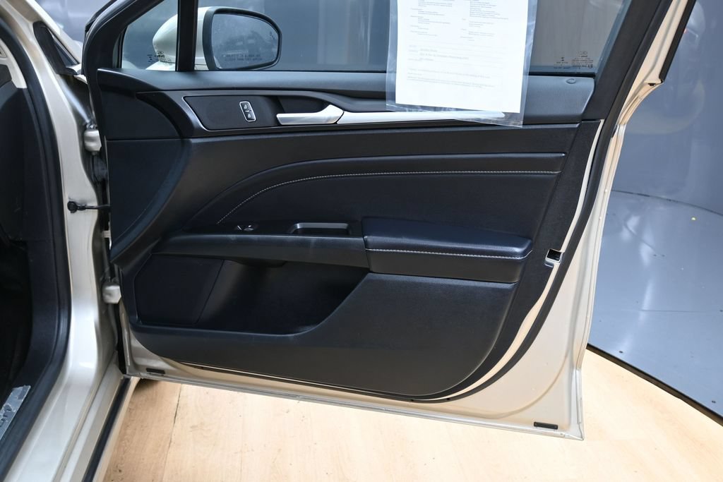 Used 2018 Ford Fusion Energi Titanium FWD image 32