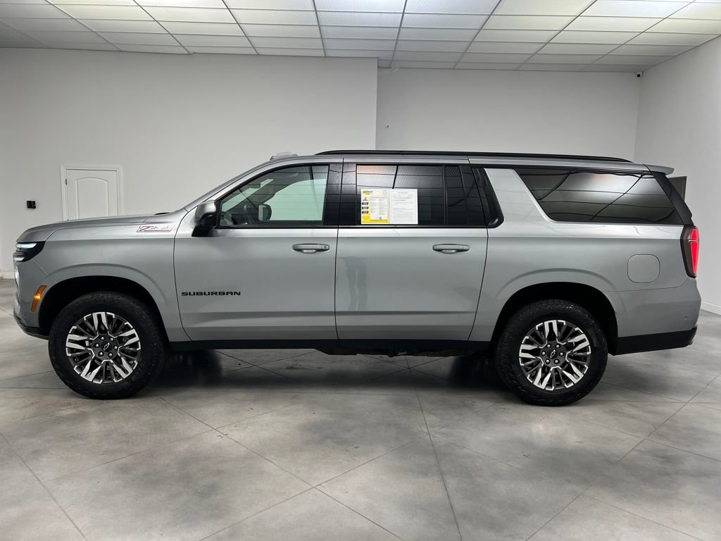 Used 2025 Chevrolet Suburban Z71 image 4