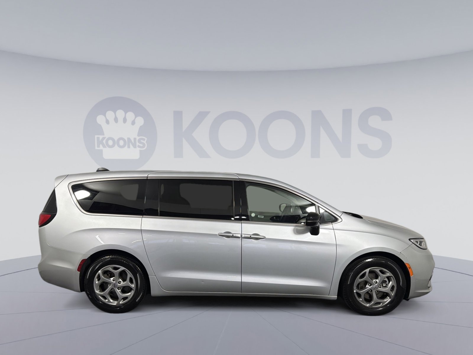 Used 2024 Chrysler Pacifica Limited image 8
