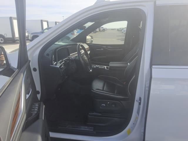 Used 2023 Cadillac Escalade ESV Premium Luxury AWD/4WD image 4